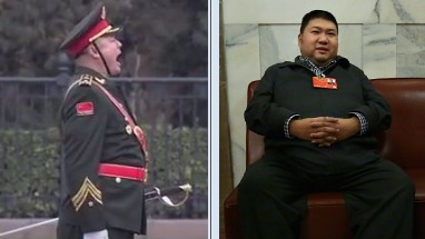 三军仪仗队“胖队长”李强和少将毛新宇。