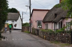 英国村庄每年地面神秘升高相当诡异(图)