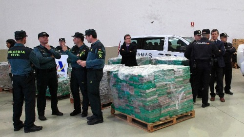 2017年12月5日，西班牙国家警察在阿尔赫西拉斯海港查封走私物品