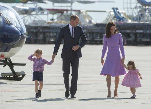 威廉王子及凯特王妃及其长子乔治王子和长女夏绿蒂公主。