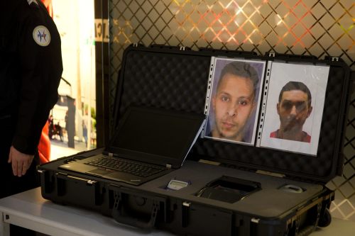 警方公布巴黎恐襲嫌犯阿布德斯拉姆（左）和阿布裡尼的照片。