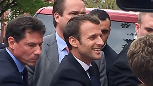 美華女與法國總統握手獻上祝福說出心聲