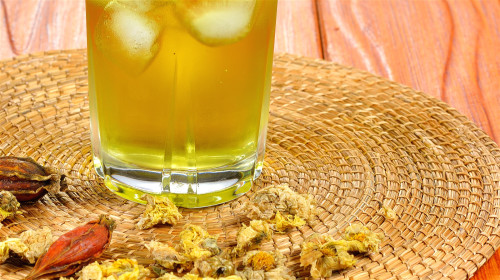 經常菊花茶有很好的護肝作用。