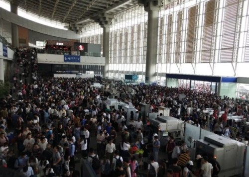福廈線故障列車大面積延誤，導致大批旅客滯留