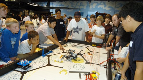 一年一度的FIRST（For Inspiration and Recognition of Science and Technology）機器人世界賽在美國底特律展開