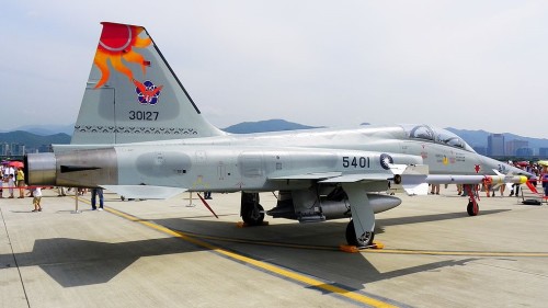 根据空军规划，高教机生产完成后，将全数部署在空军台东志航基地，并优先汰换老旧的F-5战机