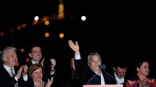 2018年4月8日，匈牙利总理奥班在赢得国会大选后，向支持者讲话。