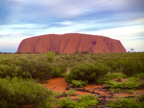 澳洲神石之谜不同季节变换不同颜色