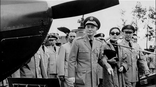 蒋介石评论大陆文革是：“将中国大陆变成了东方的疯人院”。