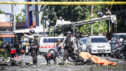 2018年5月13日，在東爪哇省泗水一家天主教教會外發生爆炸襲擊。
