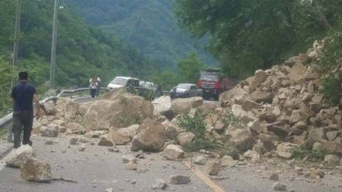 四川近年地震頻發，圖為去年四川雅安1天內發生3次地震