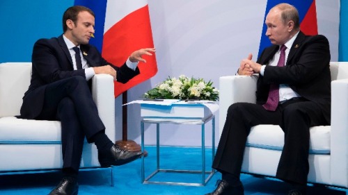 2017年7月8日，法國總統馬克龍和俄羅斯總統普京在德國漢堡舉行的G20峰會期間會面。