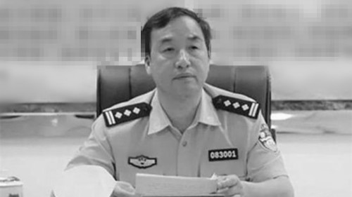5月24日，江西上饶广丰区公安局局长郑金车坠楼身亡。