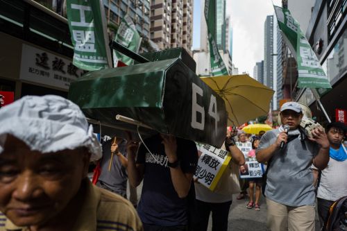 今年是六四事件发生29周年，香港支联会继续举行游行，并高呼“结束一党专政”口号。游行队伍中有象征六四事件中辗过无辜人民的坦克道具