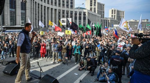 2018年4月30日，俄羅斯反對派領導人阿列克謝納瓦爾尼在莫斯科市中心的反對派集會上發表講話，要求在俄羅斯實行網際網路自由。