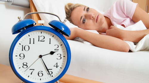 顽固性长期失眠往往由于心理因素引起，自觉痛苦更导致失眠，形成恶性循环。