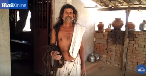 印度老人留发53年长发当绳救过人