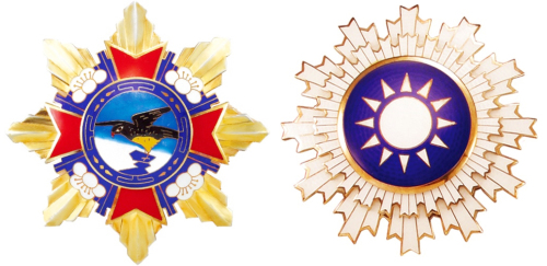 中华民国最高军职勋章国光勋章（左）、青天白日勋章（右）。