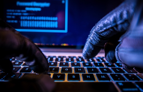近二十年来，中国黑客一直攻击与窃取美国公司商业机密和知识产权的行为，这已经是公开的秘密。
