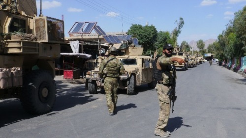 在2018年5月19日拍攝的這張照片中，阿富汗安全部隊在法拉赫從塔利班激進份子手中奪回城市的控制權後進行巡邏。
