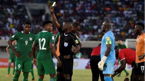 2017年世界盃預選賽期間，來自非洲伯茲瓦納的一名裁判出示了一張黃片。