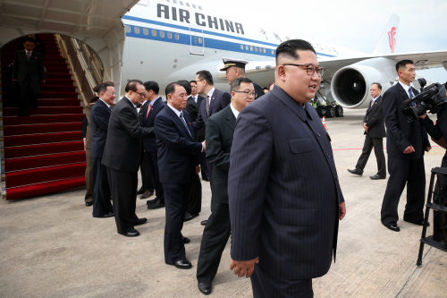 6月10日，金正恩乘坐中國國際航空公司CA61客機抵達新加坡。