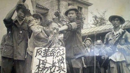 中共在文革期间的批斗会上经常动用酷刑。