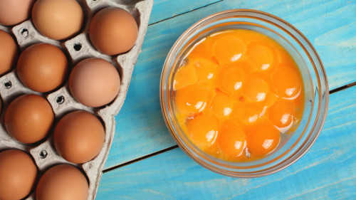 以蛋黄为原料制作的蛋黄油有益健康，堪称“食疗之王”。