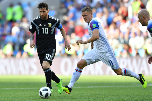 阿根廷1:0先驰得点，冰岛芬波加森（Alfreo Finnbogason）5分钟后追平比数为1:1，据悉，这也是冰岛在世足赛史上的首粒入球。
