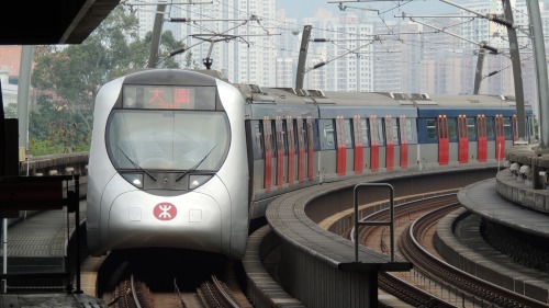 香港政府占了股权7成以上的港铁公司，其兴建中的沙中支线红磡车站被发现钢筋遭到违法剪短问题，危害安全