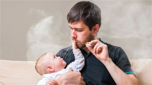 菸癮者的小孩子對菸味感到熟悉，將來長大後會抽菸的機率也會相對提高。