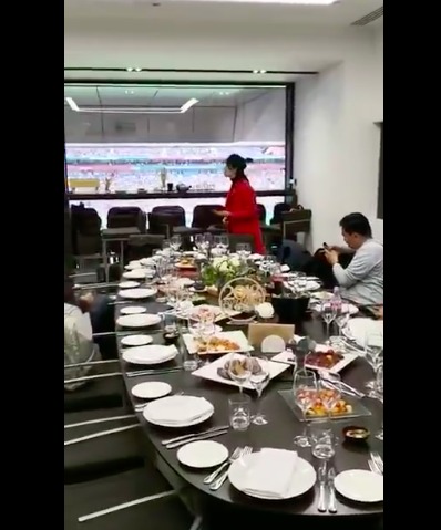 中國足球官員被曝在世界盃豪華包廂大吃大喝