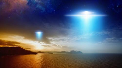 這些怪異的光團是什麼？是UFO嗎？