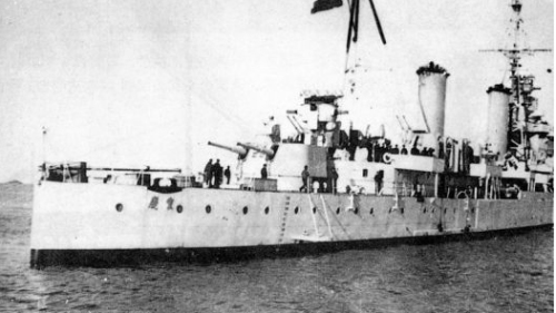 1949年，国民党海军最大巡洋舰“重庆号”舰长邓兆祥率众投共