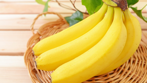 香蕉有助于放松心情，减少情绪低落；膳食纤维有助于肠胃蠕动，对有便秘的老人家及孕妇是最佳良药。