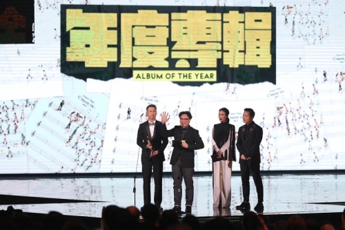 陈奕迅以C'mon In~获得最大奖：年度专辑奖。