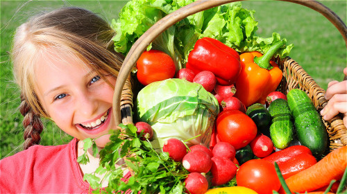 蔬菜水果吃得少，是导致癌症发生的重要因素之一。