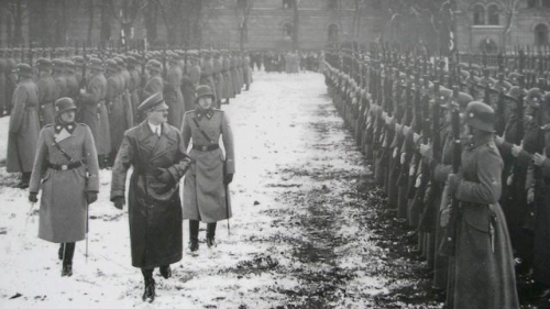 希特勒视察德国纳粹军队
