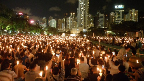 香港每年舉行的六四燭光晚會具有相當的標誌性和影響力，不過自2014年佔領運動後，香港多家大學學生會都表明不會參加，究竟這些年輕人的想法是如何？