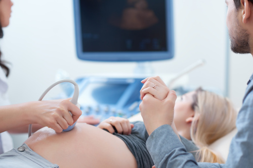 產科超音波也常用在懷孕時期的檢查，不需要等待膠片沖洗或數碼成像的時間。