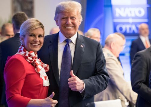 2018年7月11日，克罗地亚总统科琳达与美国总统川在普布鲁塞尔北约峰会期间。