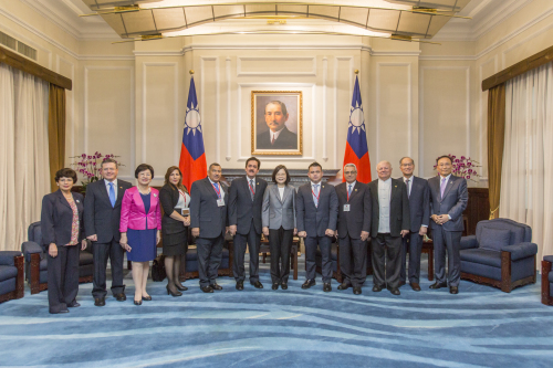中华民国总统蔡英文12日接见中美洲议会议长莱福尔访问团。 