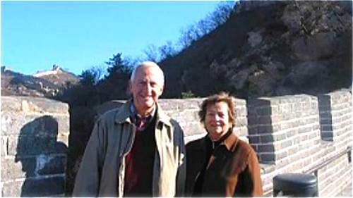 2005年10月，瓦杰洛斯先生和夫人在北京长城。