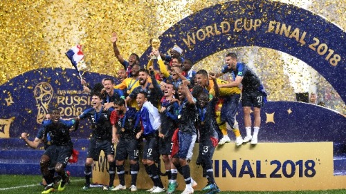 法國隊戰勝克羅埃西亞隊第二次獲得大力神杯