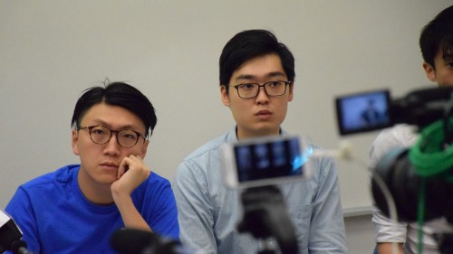 “香港民族党”召集人陈浩天(右)及早前因旺角骚乱案、被重判入狱6年的本土民主前线发言人梁天琦