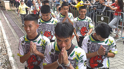 泰国13位足球队员洞穴遇险，被全数安全救出，堪称“奇迹”！