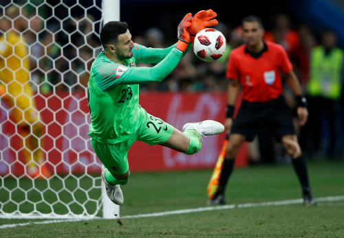 2018年7月1日，俄羅斯世界盃克羅埃西亞門將扑出點球瞬間。