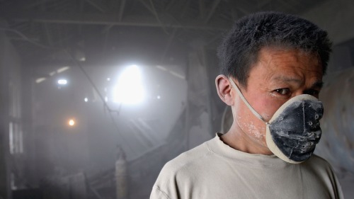 中國目前約有600萬塵肺病患者，由於以前缺乏相關規定，以及患病者主要是農民工，因此很少有人獲得賠償。
