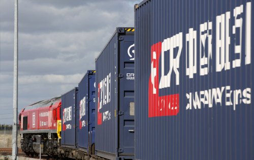 2017年4月10日，一輛運輸集裝箱貨物的列車從英國倫敦出發，前往中國東部浙江省的義烏。