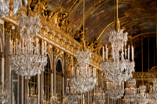 鏡廳是宮中最富麗堂皇的大廳，最受遊客青睞。